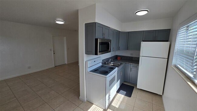 Foto del edificio - 16951 NE 18th Ave