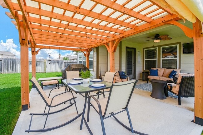 Building Photo - 31430 Stone Ridge Forest Dr