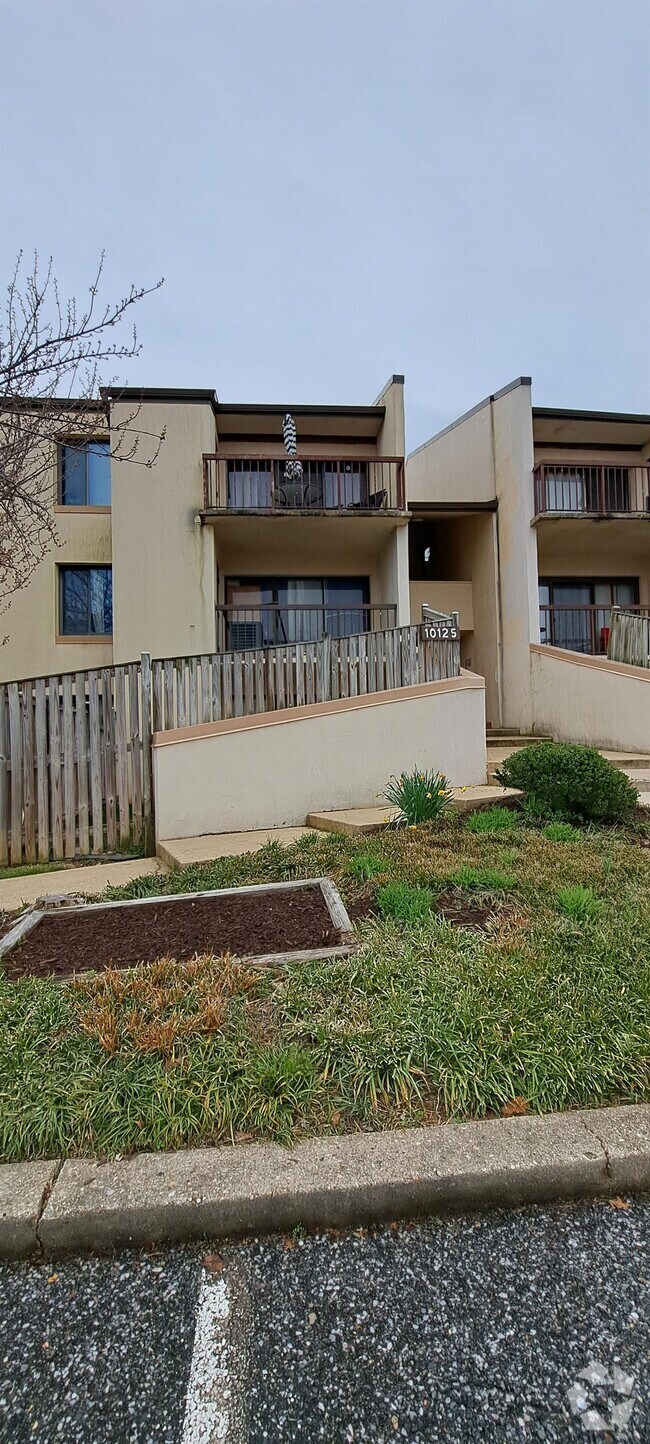 Cinnamon Ridge Condominiums Apartments for Rent with Hardwood Floors