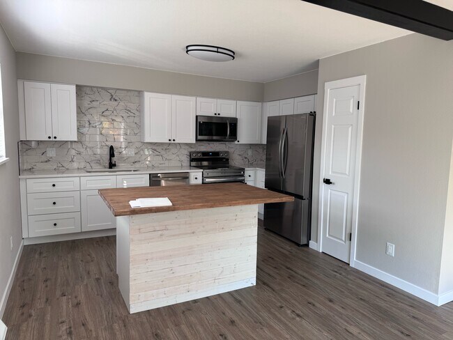 Foto del edificio - 7454 W Roxbury Pl