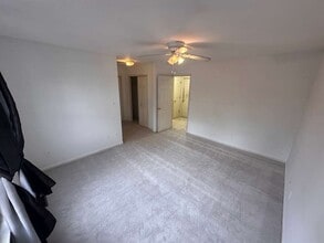 Building Photo - 10159 Forest Hill Cir