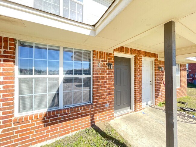 Building Photo - 400 Brittney Way