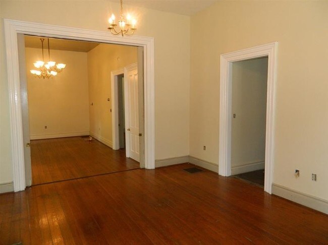 Building Photo - 246 Telfair St