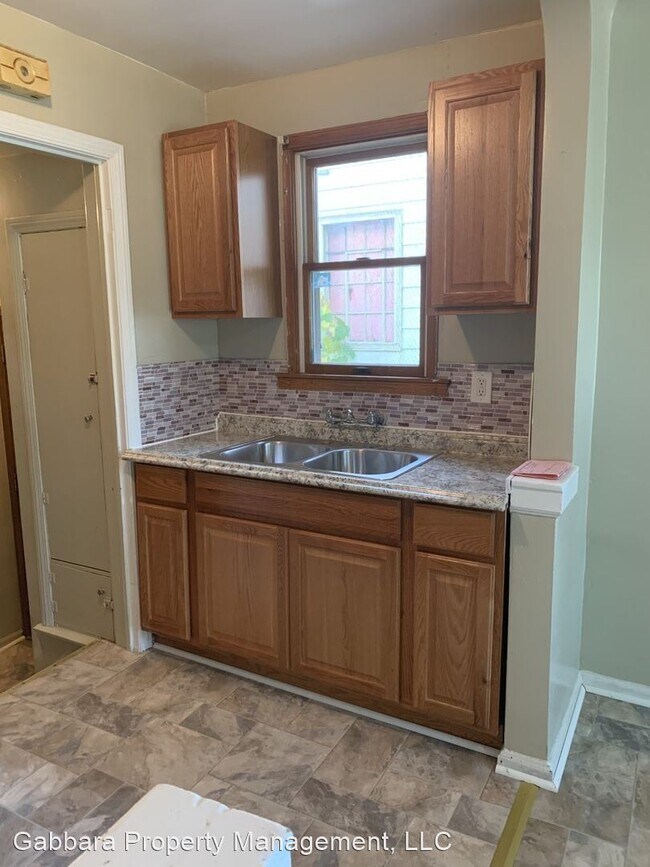 Building Photo - 3 br, 1.5 bath House - 20649 Kenosha