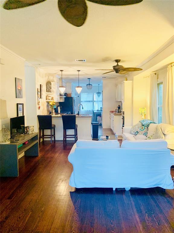 Foto del edificio - 728 W 21st St