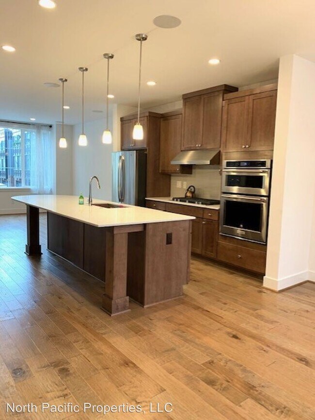 Building Photo - 3 br, 3.5 bath House - 901 W McGraw St #5