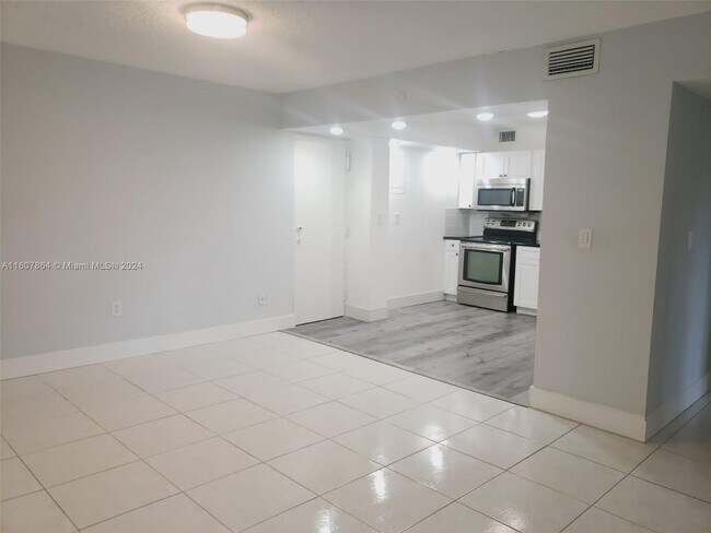 Building Photo - 6861 SW 147th Ave