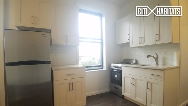 Building Photo - 406 E Fordham Rd