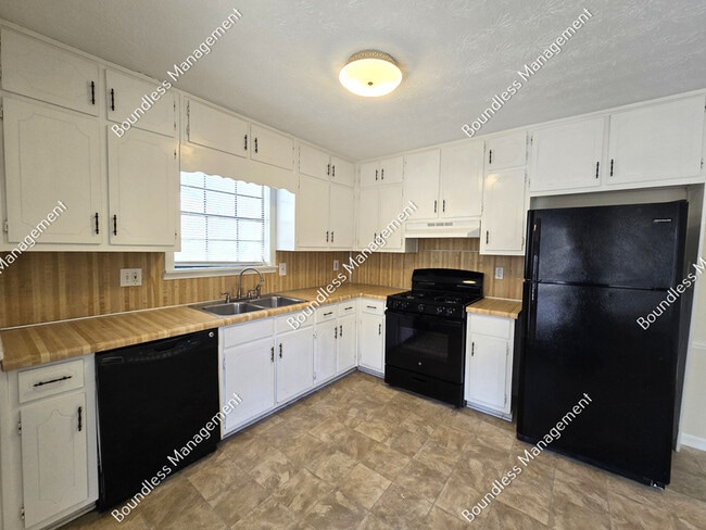 Building Photo - 3948 Ferncliff Rd SW