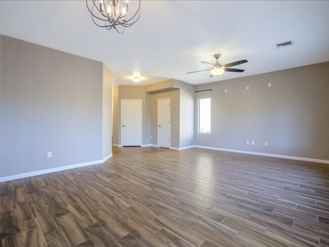 Foto del edificio - Modern 2-Story Home with Spacious Layout &...