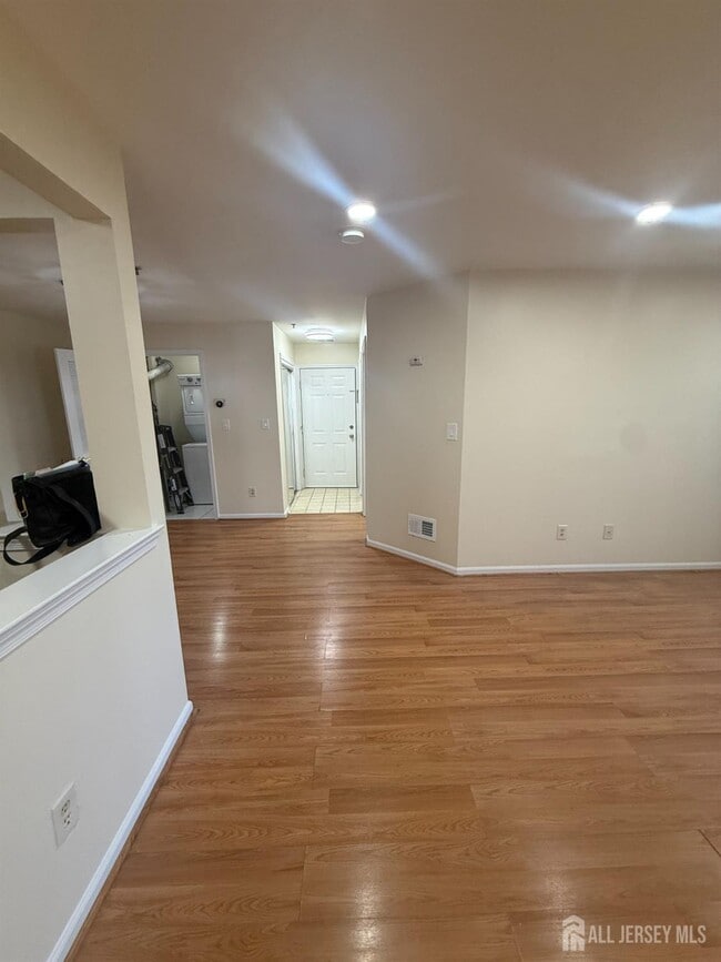 Building Photo - 828 Waterford Dr