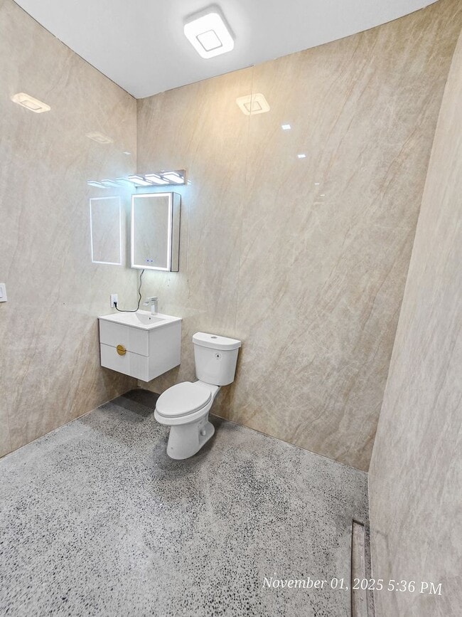 Building Photo - 1522 W Fulton Rd