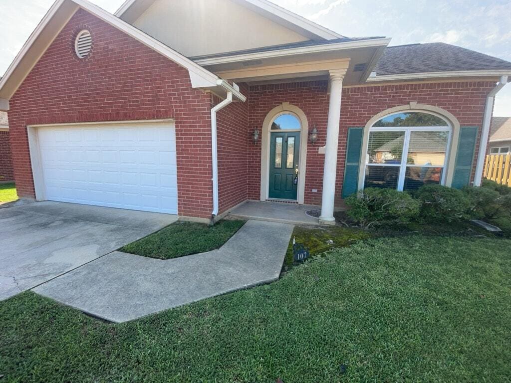 Primary Photo - 107 Oakleigh Dr