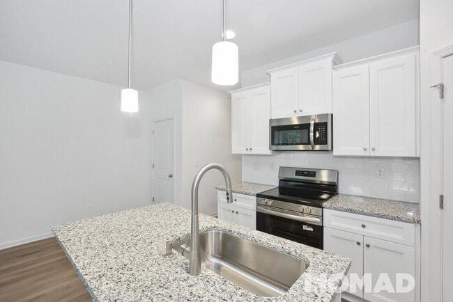 Building Photo - 2113 Gemway Dr