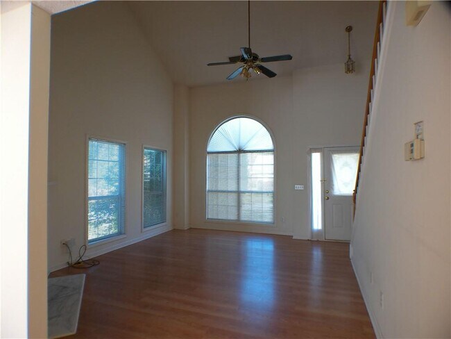 Building Photo - 4220 Wildridge Dr