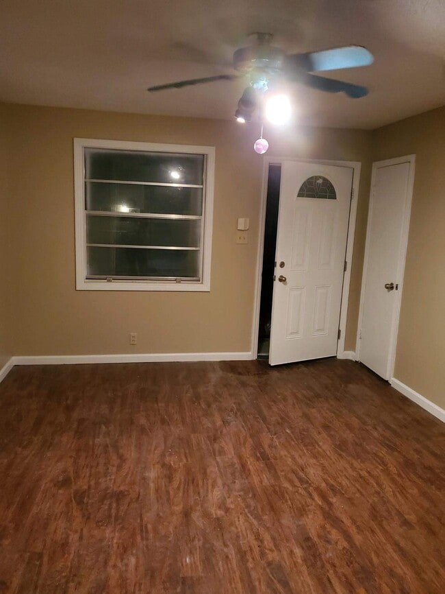 Building Photo - 3208 Fairview Dr