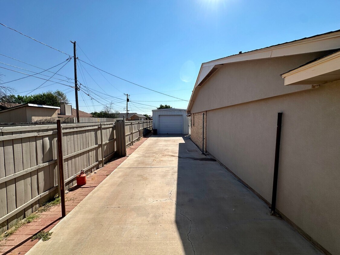 Building Photo - 503 Parkwood Dr