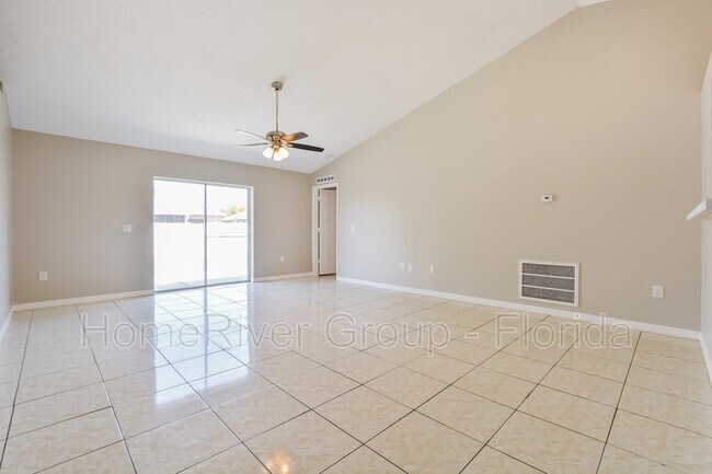 Building Photo - 707 Parrot Ct