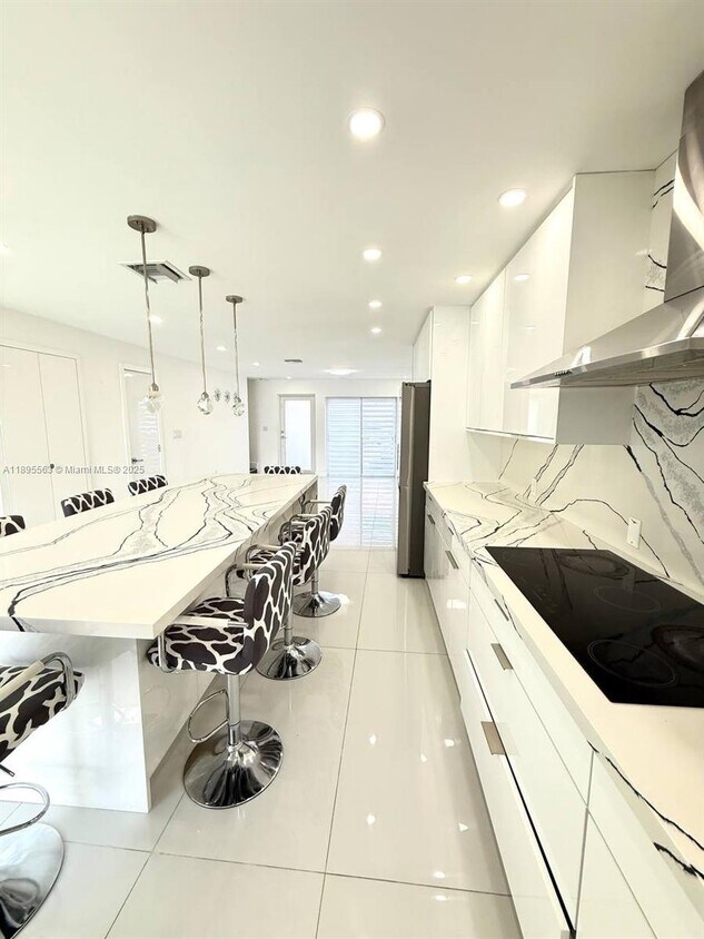 Foto principal - 10730 NW 7th St