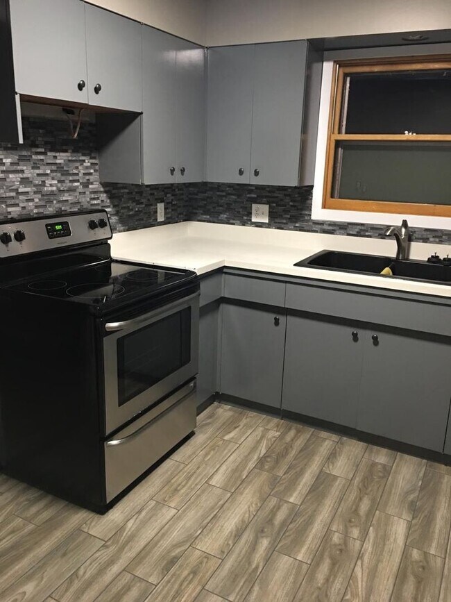 Building Photo - 3 Bedroom 2 Bath in the Heart of Bemidji