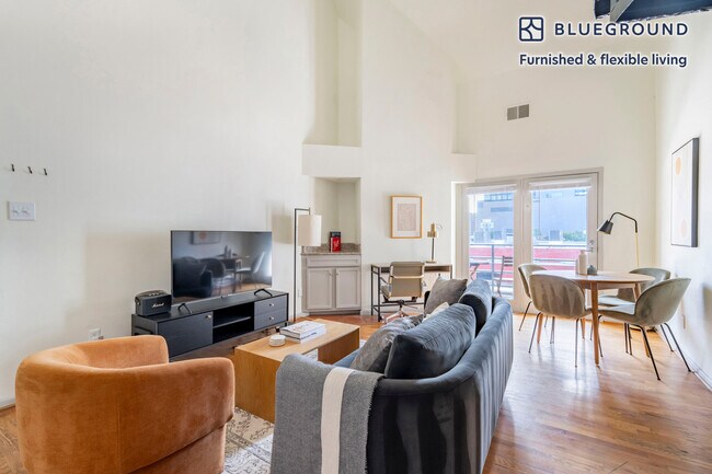 Foto del edificio - 301 E 4th St