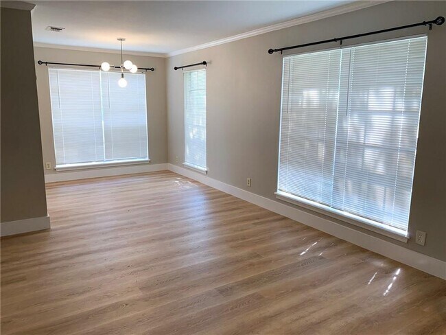 Foto del edificio - 9016 Collinfield Dr