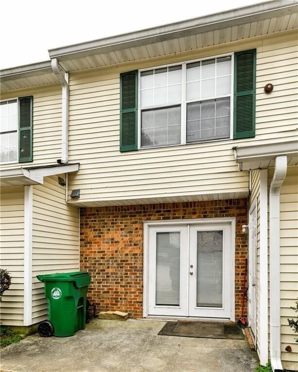 Primary Photo - Lithonia End Unit Townhome for Rent