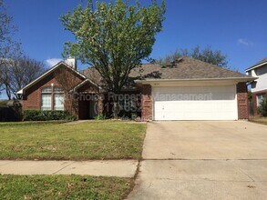 Building Photo - 1834 Meadow Crest Dr