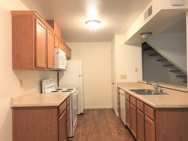 Building Photo - 3220 C St - 24