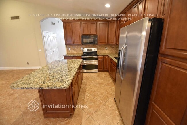 Foto del edificio - 6943 E Lakeview Ave