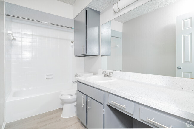 2BR, 1BA - 861SF - Bathroom - Ridge at Southcross