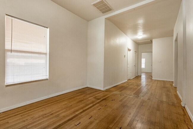 Building Photo - 1704 NW 33rd St