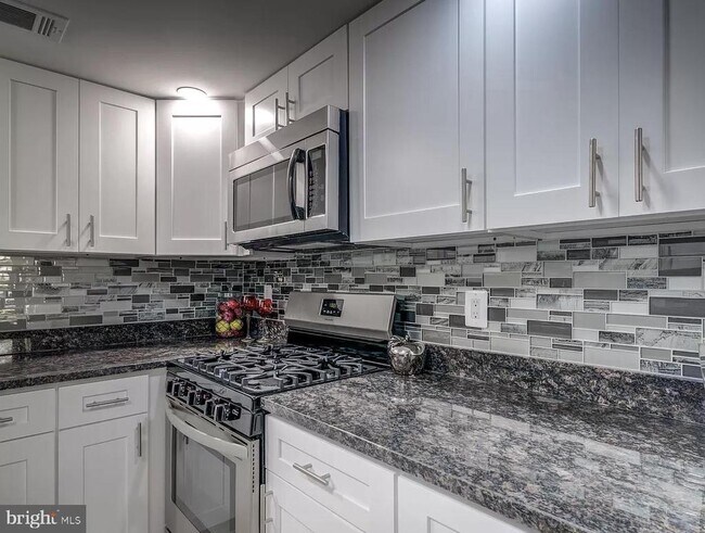 Foto del edificio - 14822 Bryan Ct
