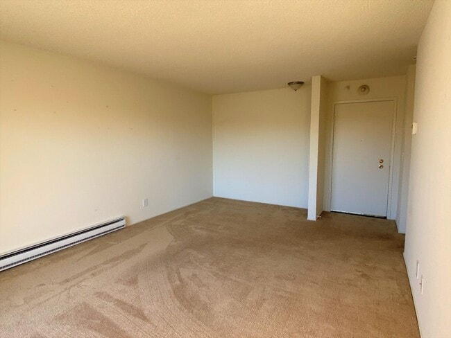 Building Photo - One Bedroom Condo Available in Watergate Community/Emeryville!