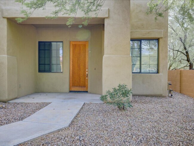 Building Photo - 3 Bedroom 2 Bathroom