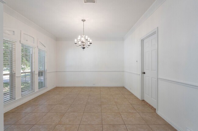 Building Photo - 11 Korbel Ct