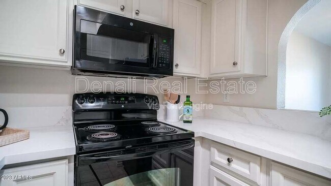 Foto del edificio - 1329 S Mitchell Dr