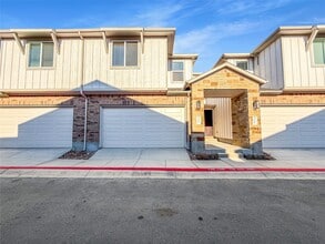 Building Photo - 5607 Mobeetie Lp