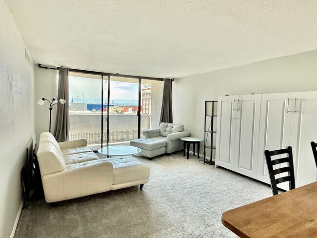 Foto del edificio - Partially Furnished Downtown Denver Studio...