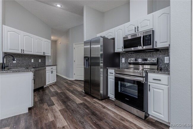 Building Photo - 320 N Fresno Ave