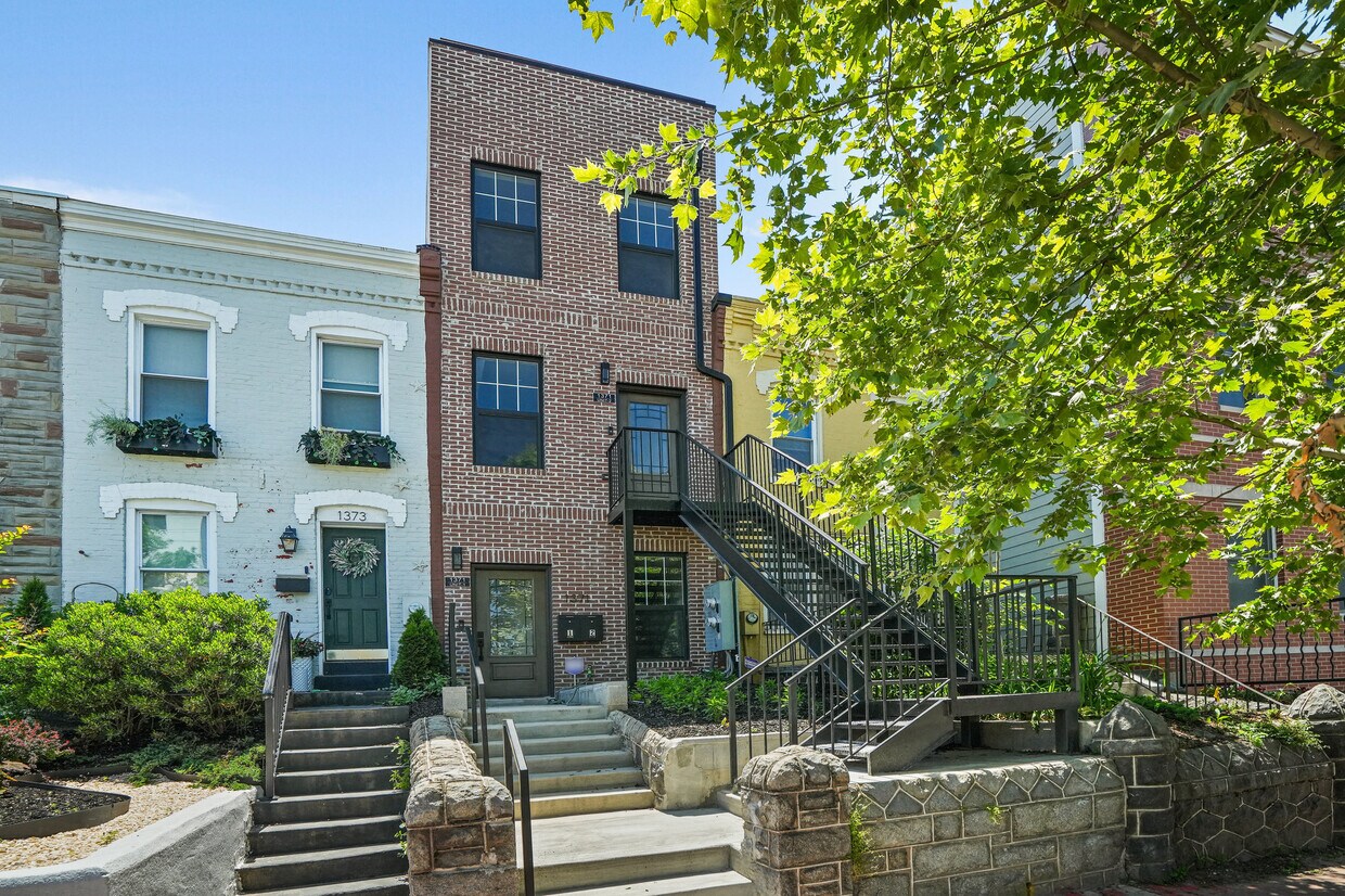 Primary Photo - 1371 FLORIDA Ave NE