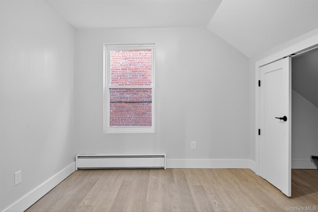 Foto del edificio - 12 N Church St