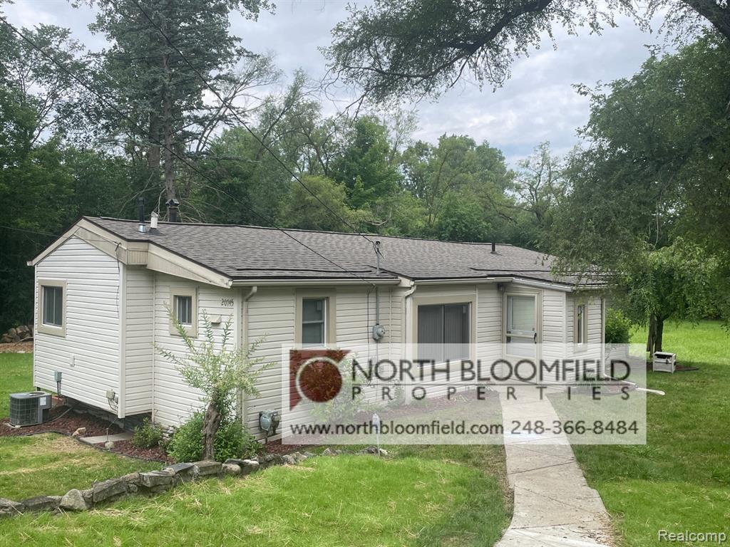 Foto principal - 20745 Cass St