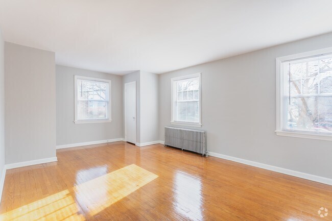 2HAB, 1BA - 775 ft² - Elbur Avenue