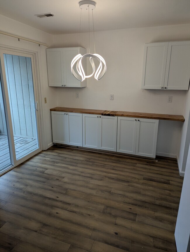 Foto del edificio - 108 Burwash Ave