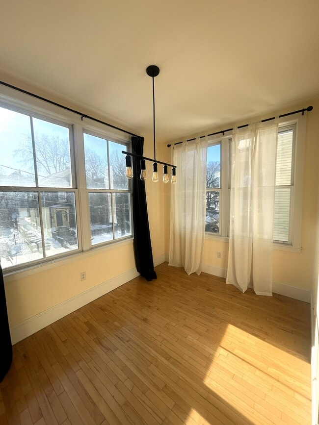 Building Photo - 17 Ivaloo St