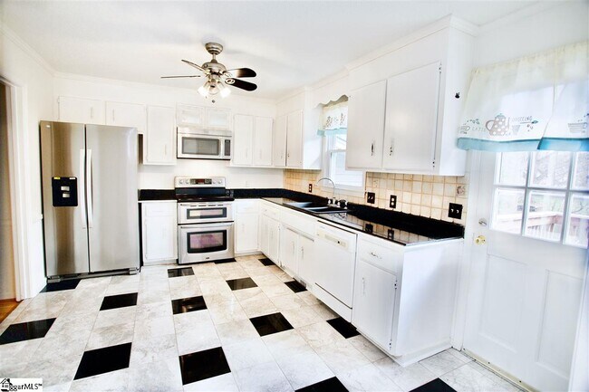 Building Photo - 114 Canebrake Dr