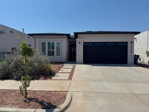 Building Photo - 12320 Desert Pine Ave