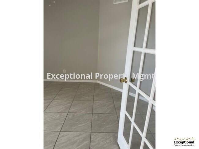 Foto del edificio - 3/2 with a den AVAILABLE NOW!!