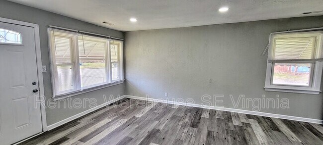 Building Photo - 1022 Quash St